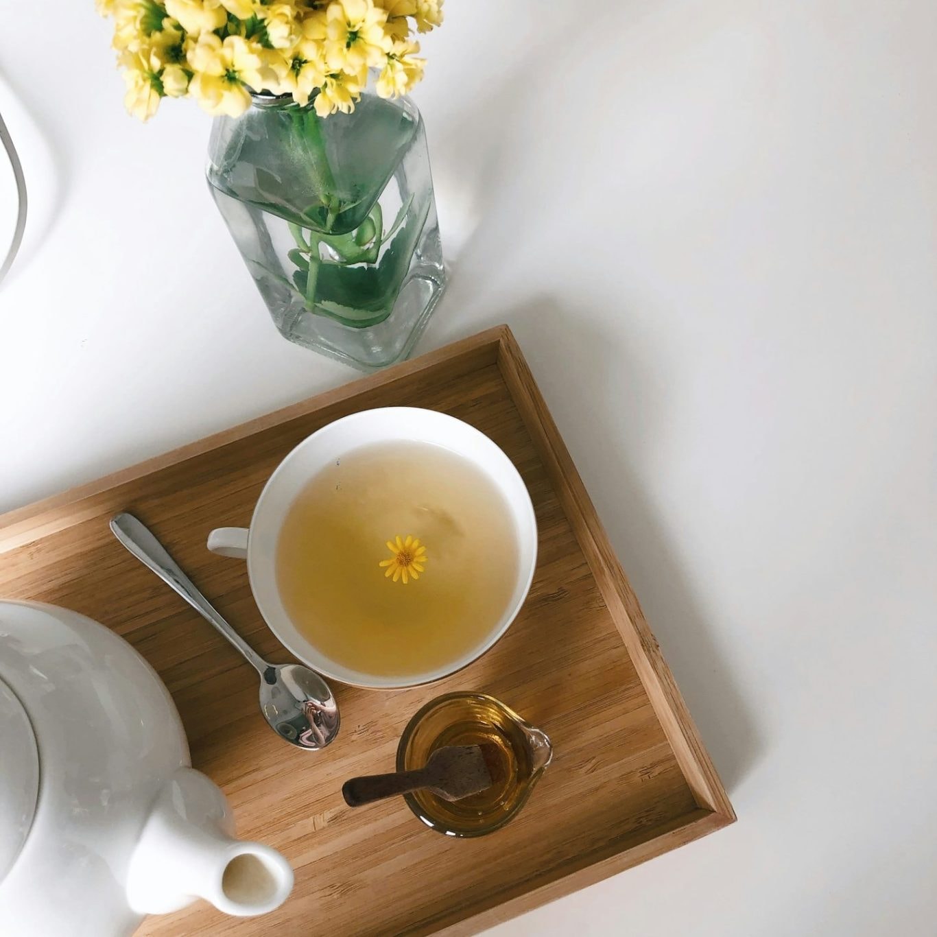 Tea service arrangement